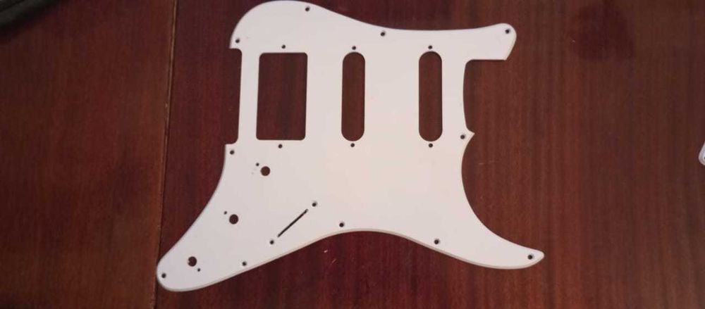 Пластик для электрогитары