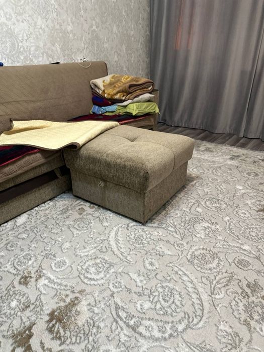 Продам диван с креслом и пуфиком