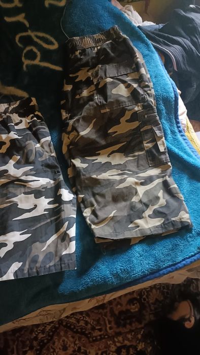 Vând salopete mărimea 60 și pantaloni scurți mărimea XXXL