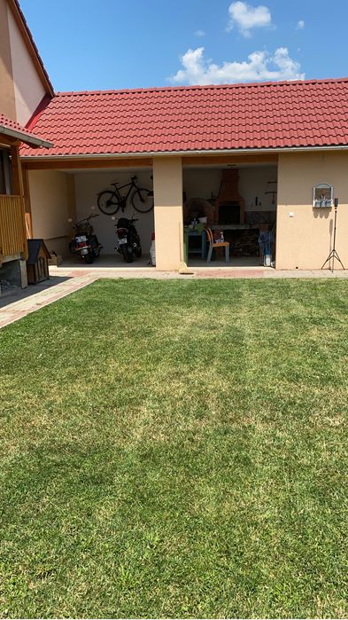 Vand casa indivituala pe parter  1200mp