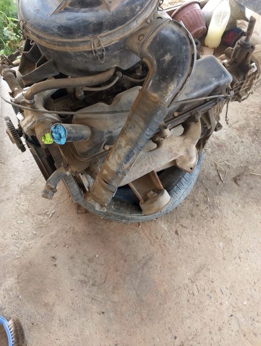 Ford motor yurib turgan