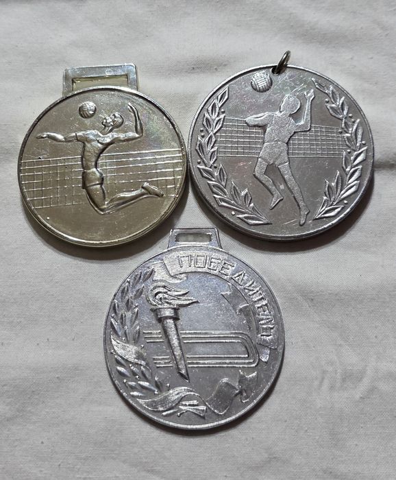 Коллекция значков На разные темы Цена за все значки