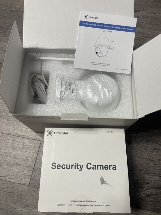 Camera de luat vederi cu panou solar si sim