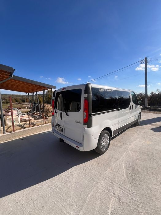 RENAULT Trafic 2012 — imagine 2