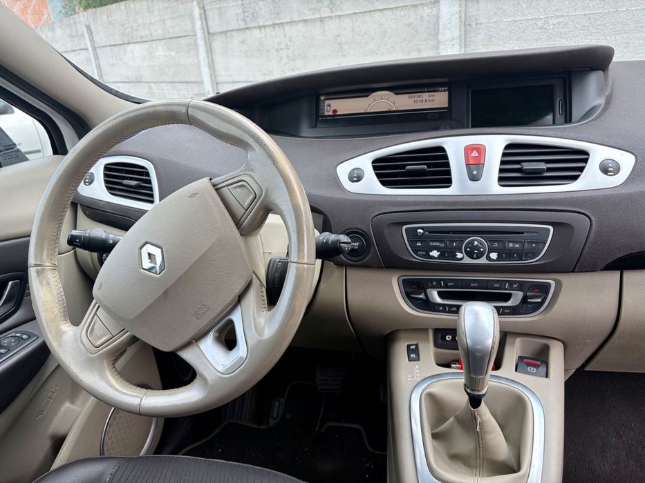 Renault scenic 2011