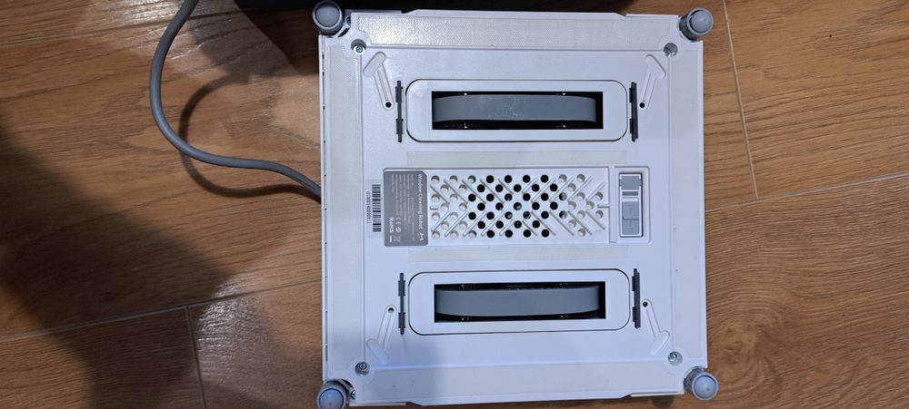 Робот за прозорци HUTT W9