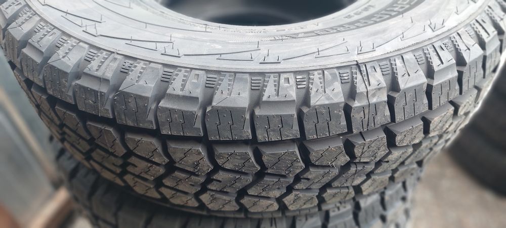 245/70 R16 AT Grippro