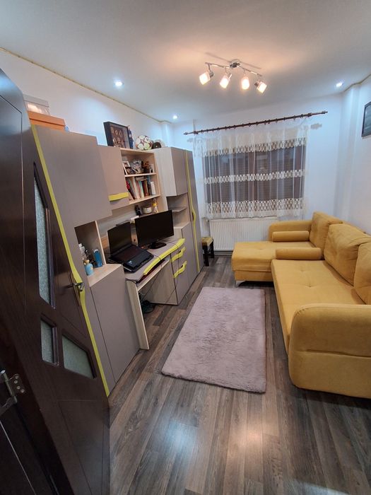 Apartament 3 camere doua băi etajul 1