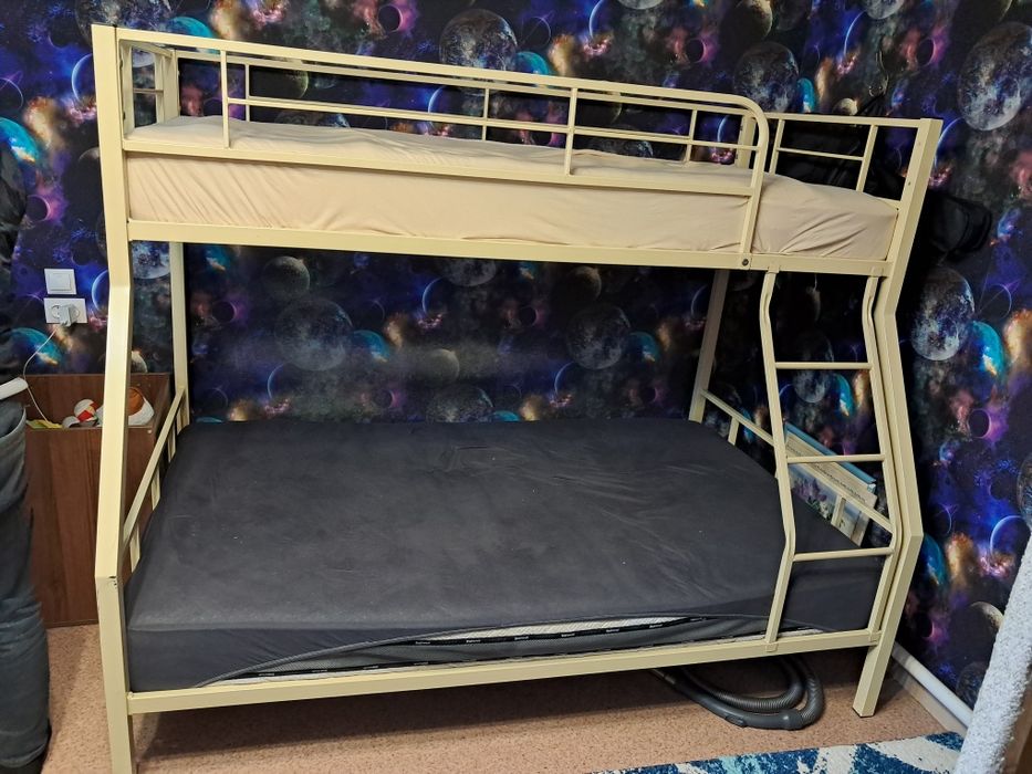 Двухъярусная кровать