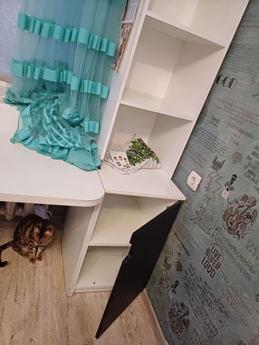 Мебель в комнату.