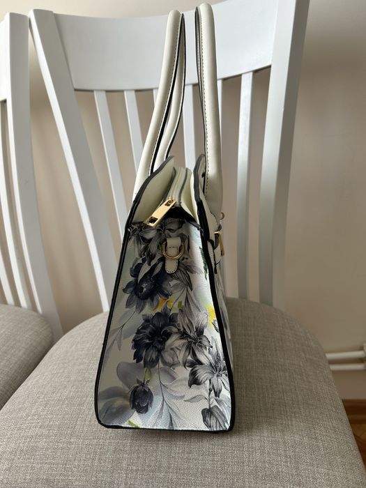 Чисто нова дамска чанта