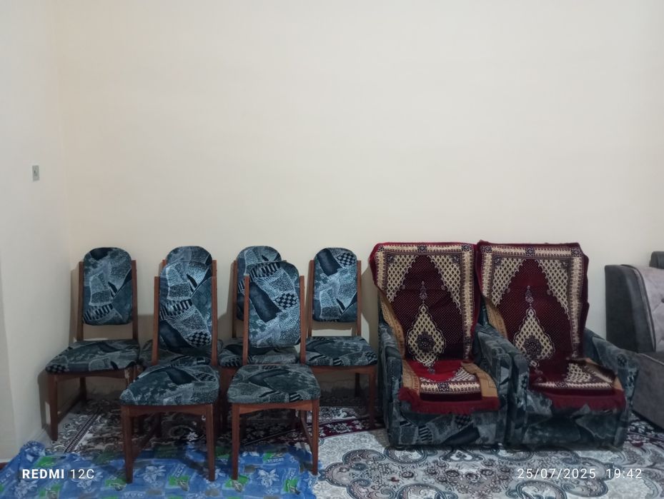 Siz korib turgan 6ta stul 2ta kreslo bularning hammasi yangi