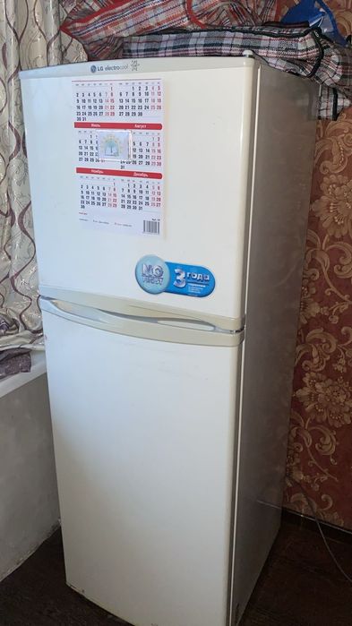 Холодильник с морозилкой