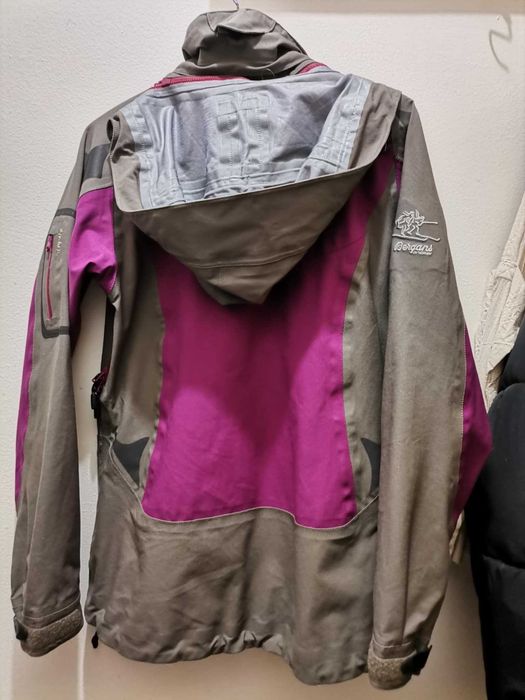 Дамско спортно яке