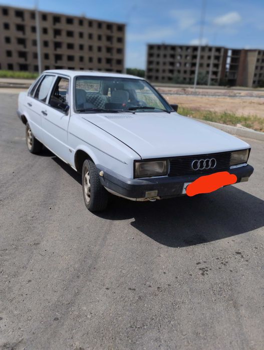 Автомобиль AUDI 80 b2
