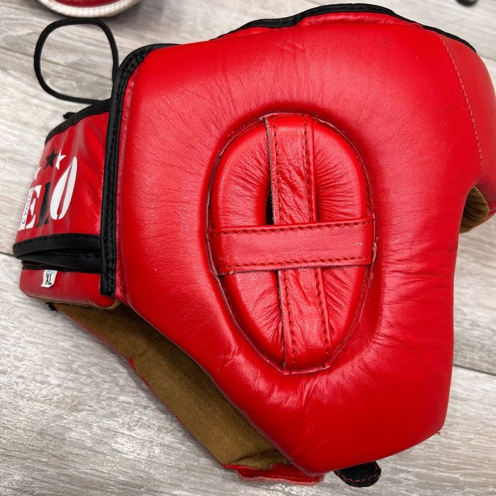 Шлем и перчатки боксерские