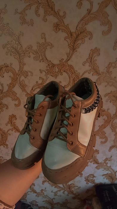 Ботинки спортивные женские