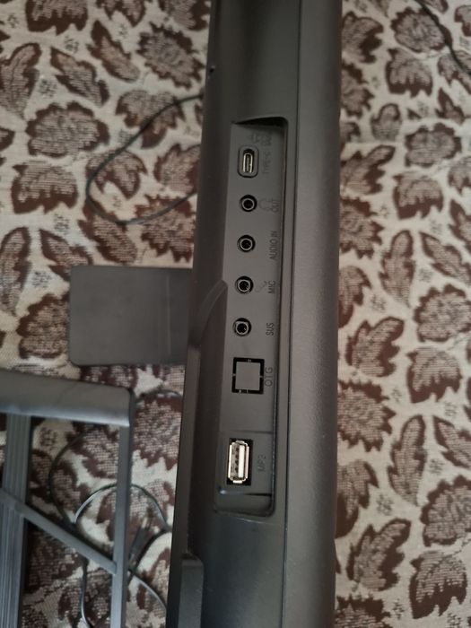 Продам синтезатор. 8 октав