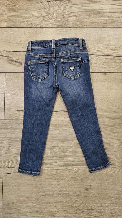 Дрехи на Guess момиче на 2-години, размер 88-96