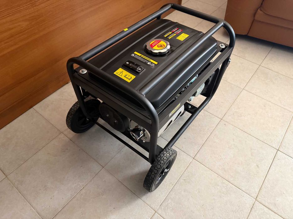 Бензинов генератор 7.5 kW Hyundai HHY7000FE - монофазен