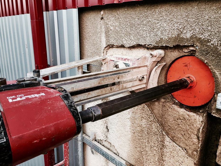 Beton teshish xizmati, Almazni bur gisht biton devolarga teshish