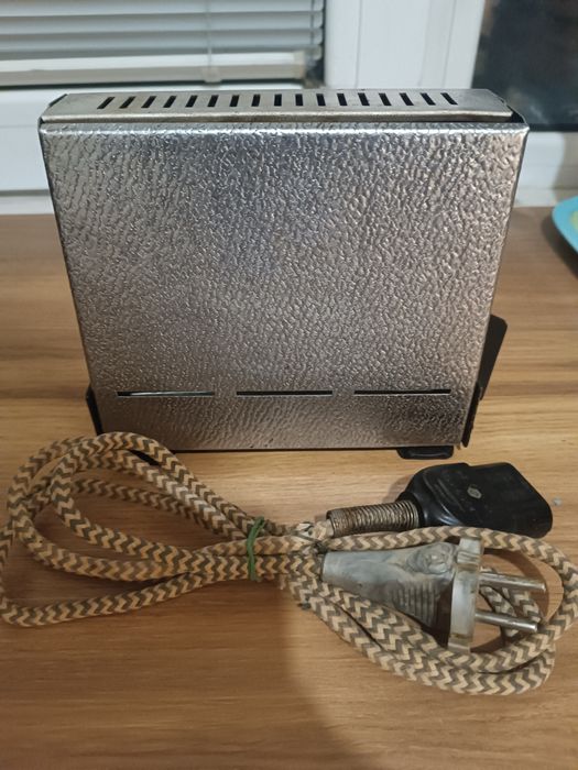 Ретро тостер от ГДР 400W с кабел 1.6м използван