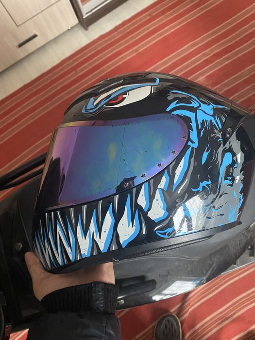 продается шлем для мопеда и мотоцикла