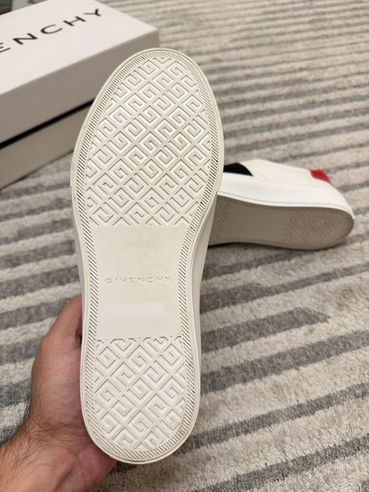 Продам кроссовки GIVENCHY