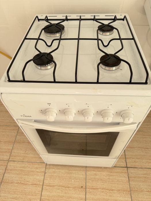 Продаем газовую новую плиту