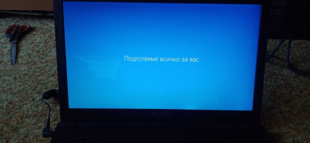 Продавам Лап топ Asus