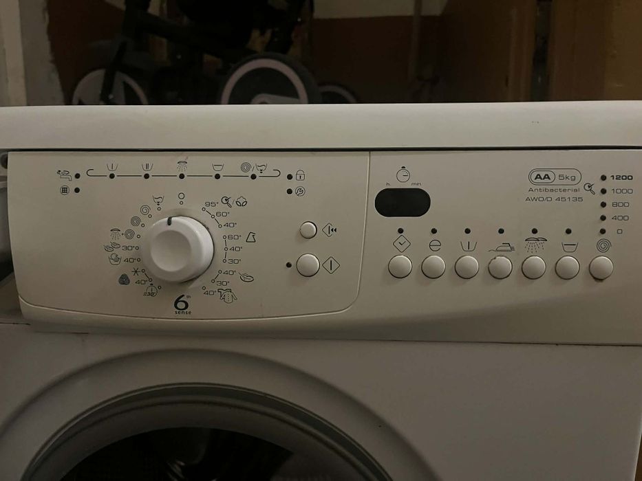 Продавам пералня Whirlpool