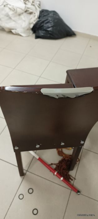 Столове дървени 2бр.