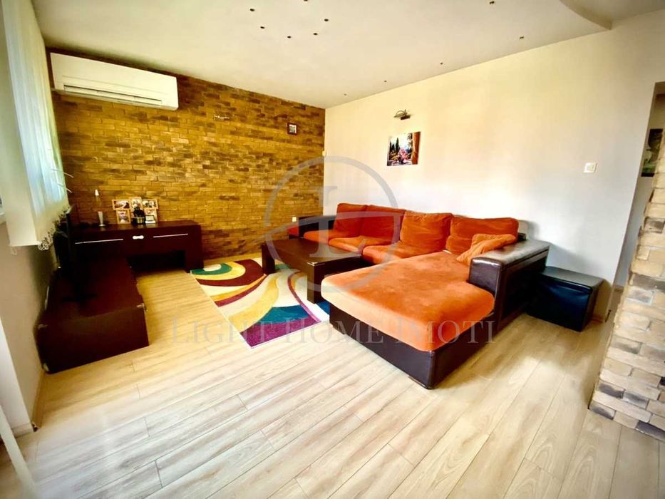 Продава се Тристаен апартамент в Пловдив, Въстанически - 120 кв.м за 1584 €/кв.м - Снимка #2