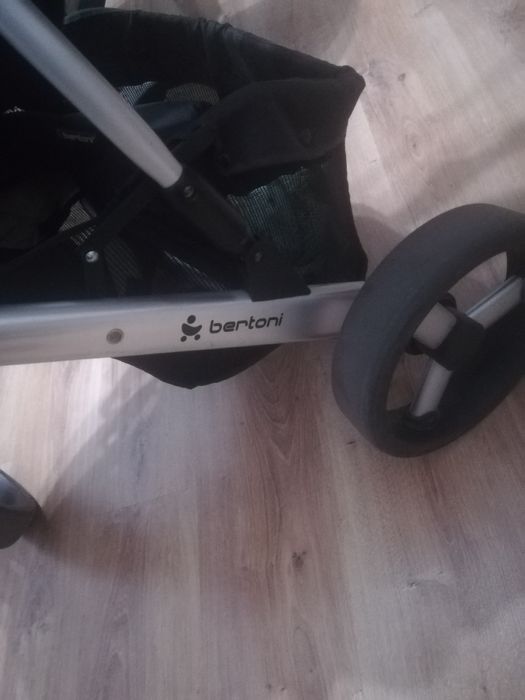 Бебешка количка bertoni