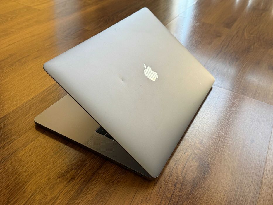 15.4' Core i7 Apple MacBook Pro Late 2016 SG TouchBar 16GB RAM/512GB SSD/Radeon Pro 460 4GB/Бат 4ч