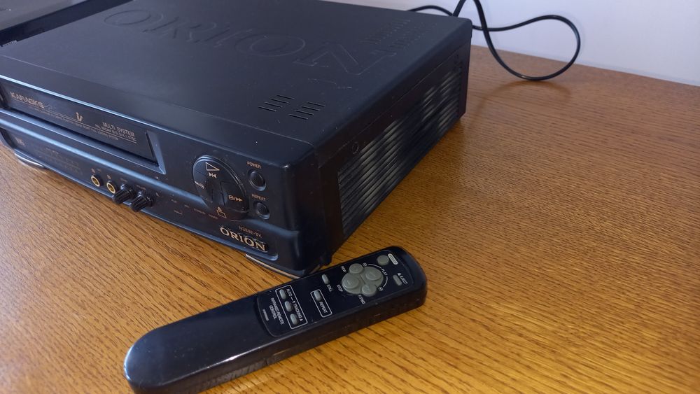 Видеомагнитофон и DVD плеер