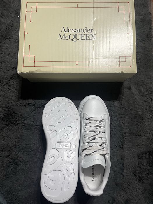 Alexander mcqueen noi marimea 42 sireturi schimbate Ramnicu Valcea