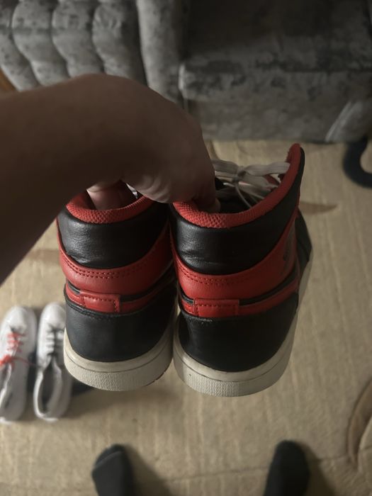 Nike air jordan 1 mid bred banned marime 41