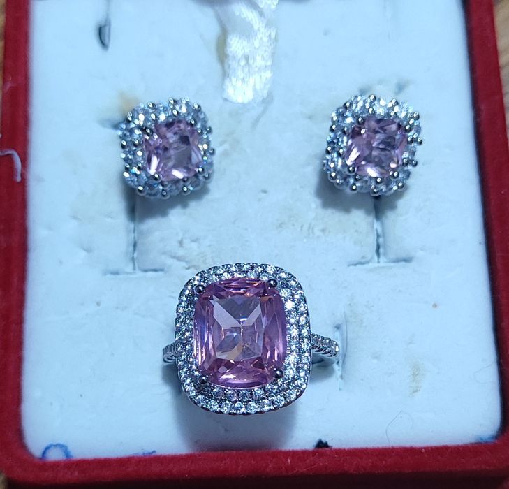 Продается комплект бижутерия камнем фианит