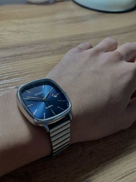 Часы «Casio Quartz Watches» в отличном состоянии