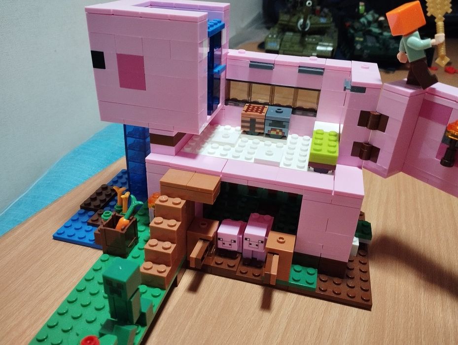 Конструктор LEGO Minecraft Дом-свинья 21170