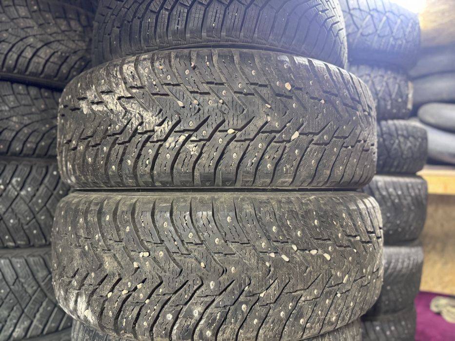 Шины  235/65/17   2 шт Нокйан