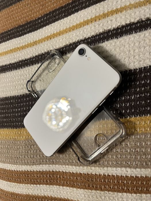 продам iphone SE 2020 64gb в идеале