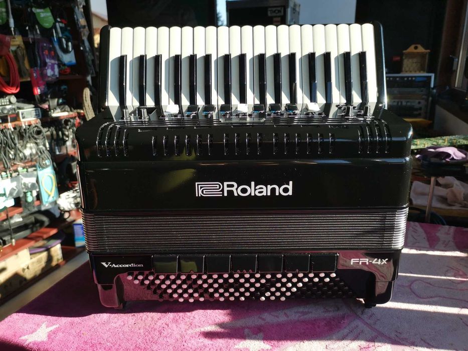 Estetizare/Mentenanta/Igienizare Acordeon Roland Fr4xFr3x