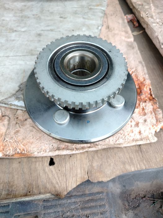 Продам ступицу Nissan Wingroad Y11