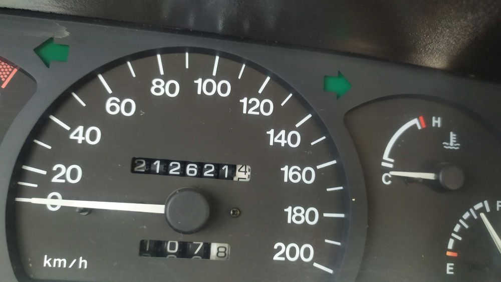 Машина NEXIA1 2005 годах
