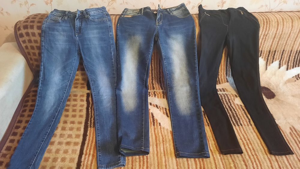 Продам джинсы для девушек/женщин 40-42 размер