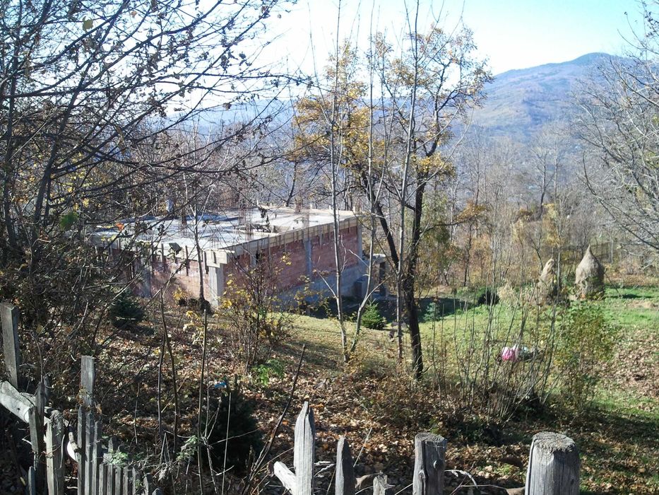 Teren intravilan cu suprafata de 2344 m2 pe strada Secariei nr.173 Comarnic judetul Prahova