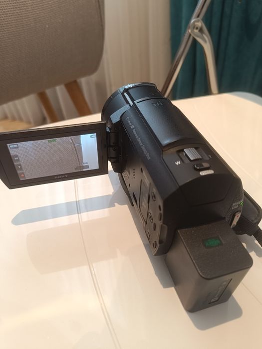 Продавам 4K видеокамера Sony FDR-AX43 – почти нова, пълен комплект