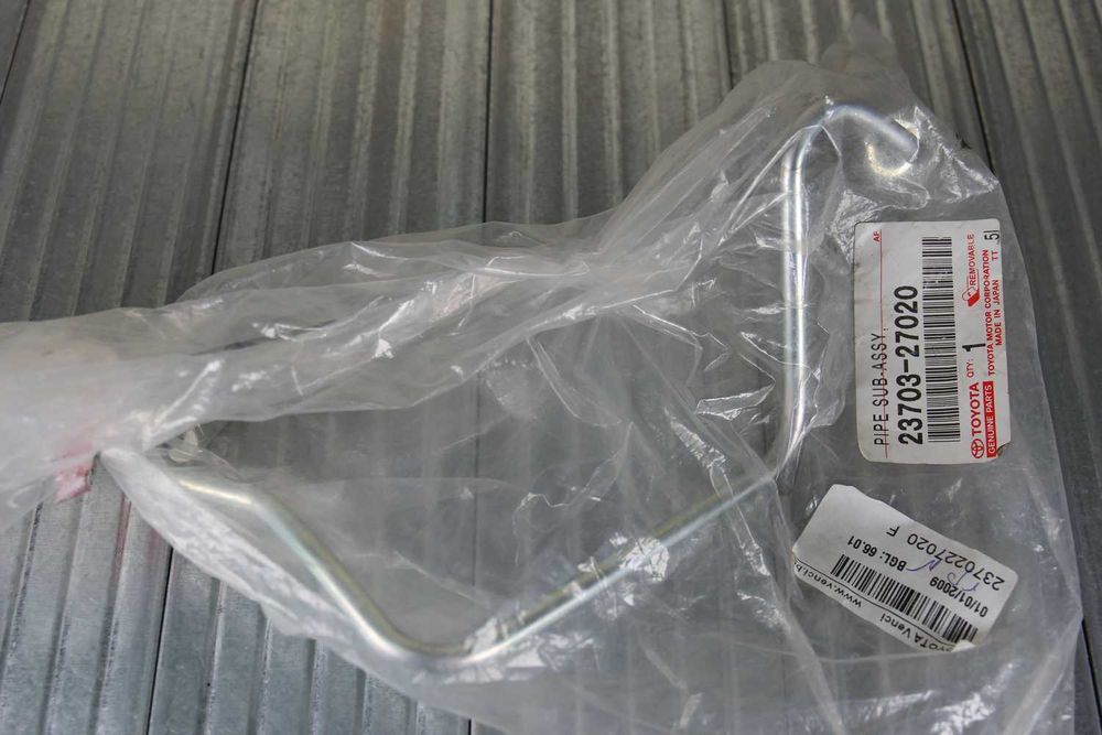 Оригинална горивна тръба инжекцион Toyota Corolla Avensis Verso